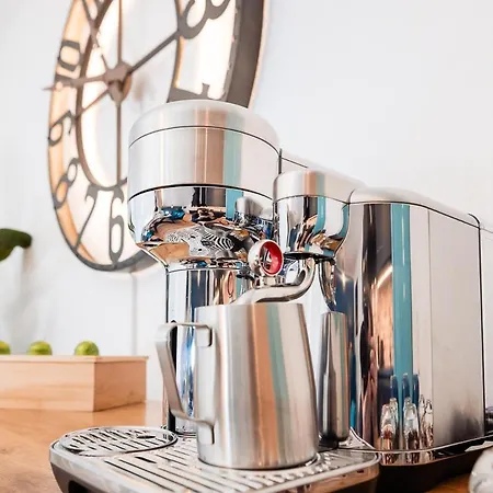 Bee Design Nespresso Kueche Parkplaetze Ps5 아파트