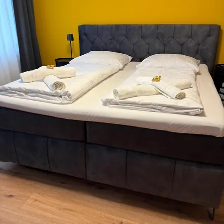 דירה Bee Design Nespresso Kueche Parkplaetze Ps5 אאכן